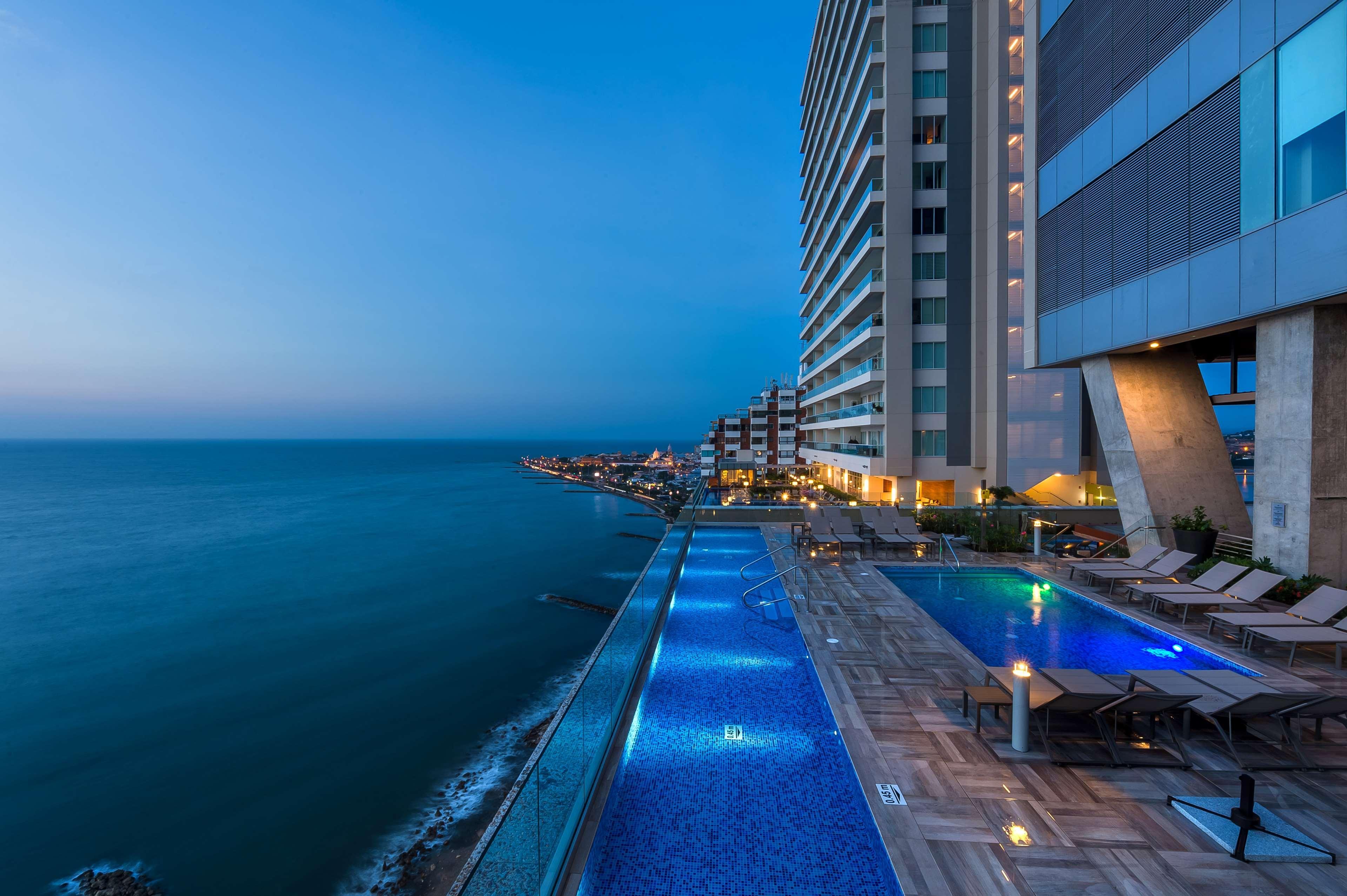 Hyatt Regency Cartagena Ξενοδοχείο Εξωτερικό φωτογραφία Infinity pool at the Four Seasons Hotel, Beirut