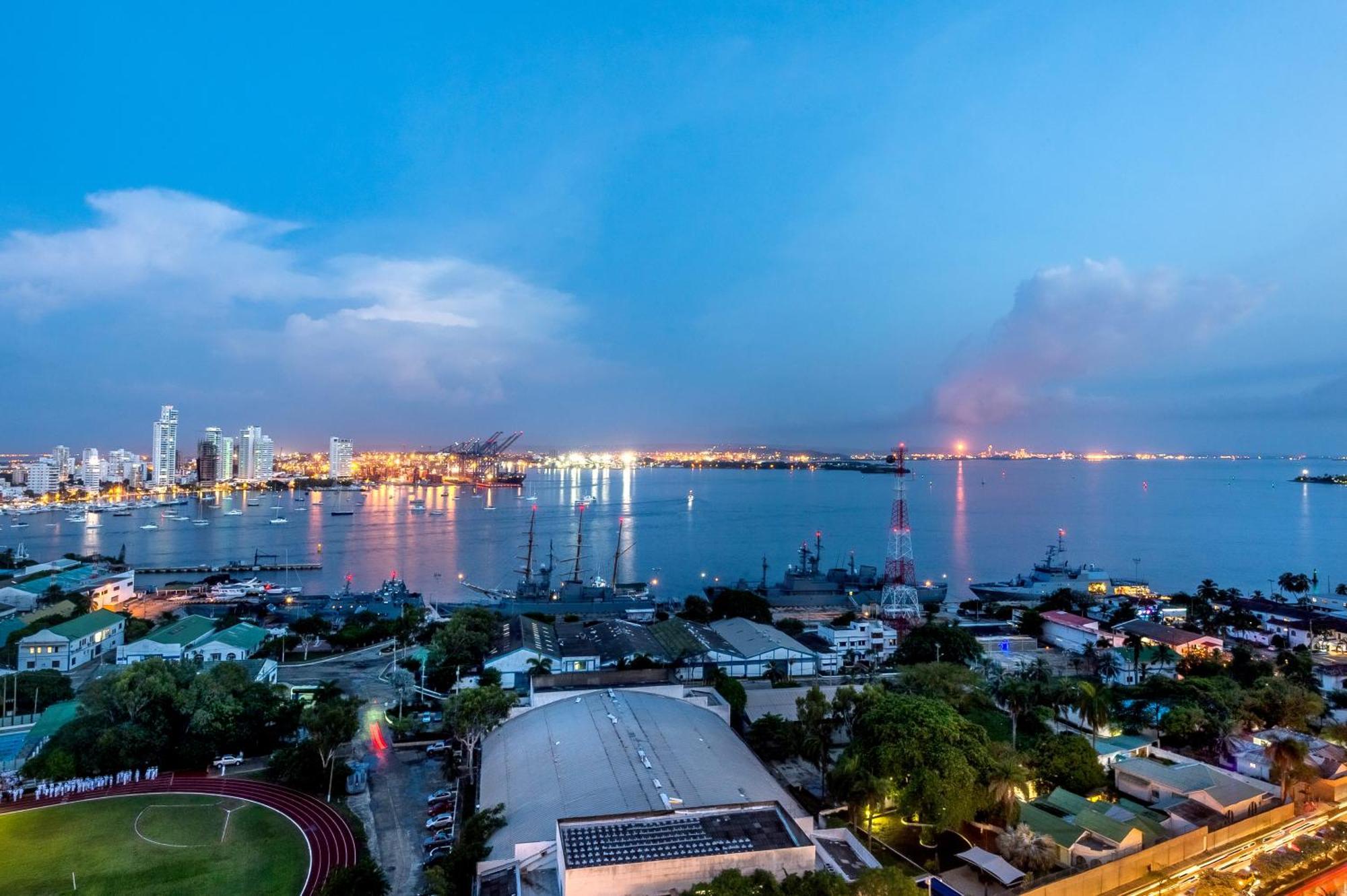 Hyatt Regency Cartagena Ξενοδοχείο Εξωτερικό φωτογραφία View of San Diego from the USS Midway Museum